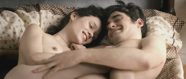 アストリッド・ベルジュ＝フリスベの乳首丸見え